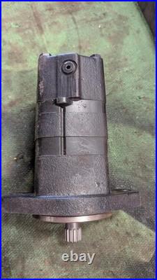 Char-Lynn Eaton Hydraulic Motor 78298 2-Bolt Oval Flange Splined Shaft
