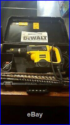 DeWalt D25553 1-9/16 Spline Combination Rotary Hammer with Bits and Case