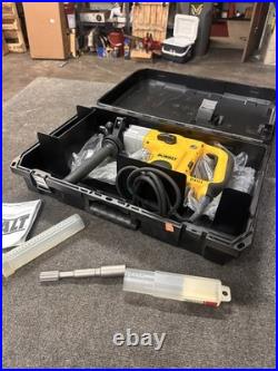 Dewalt D25551K 120 V Corded Spline Rotary Hammer Concrete Masonry Chipper NIB Dewalt D25551K 120 V Corded Spline Rotary Hammer Concrete Masonry Chipper NIB