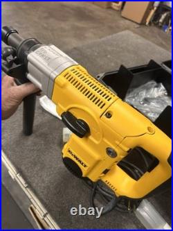 Dewalt D25551K 120 V Corded Spline Rotary Hammer Concrete Masonry Chipper NIB Dewalt D25551K 120 V Corded Spline Rotary Hammer Concrete Masonry Chipper NIB