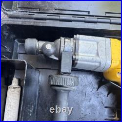 Dewalt D25551 1-9/16 Rotary/Chipping Hammer Spline Combination with Bits Tested
