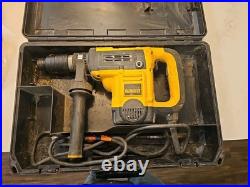Dewalt D25553 1-9/16 Rotary/Demo Hammer, Spline Drive WORKING With Case