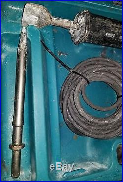 Makita HM0810B 11-Pound Spline Shank Demolition Hammer with 2 Bits