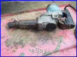 Makita HR3851 10 Amp 1-1/2 Spline Rotary Hammer / Demolition Drill