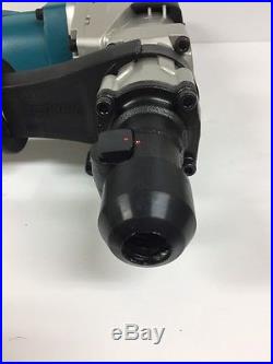 Makita HR4041C 12 Amp 1-9/16 Spline Rotary Hammer Drill withCase #302169700