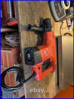 Milwaukee 5318-21 Corded 1-1/2 (40 mm) ROTARY HAMMER. Spline Drive