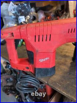 Milwaukee 5318-21 Corded 1-1/2 (40 mm) ROTARY HAMMER. Spline Drive