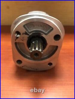 Parker Chelsea Hydraulic 3/4-11 Tooth Spline Gear Pump CGP-P11