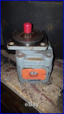 Parker Hydraulic Gear pump/motor 312-9113-879. Flange mount fitting PTO, spline