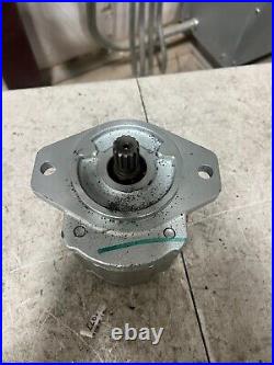 (QTY 1) Concentric Hydraulic Gear Pump 135930 / Splined Shaft FAST SHIPPING