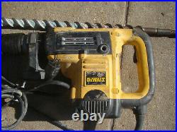 Used Dewalt D25553 1 9/16 Spline Hammer Drill With 24'' 1 1/8'' Bit